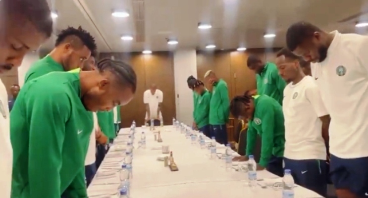 Super Eagles Pay Tribute To Deceased Fans