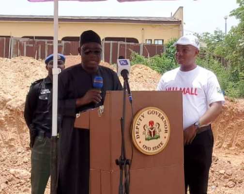 Makinde Lays Foundation For Oyo NUJ Mall