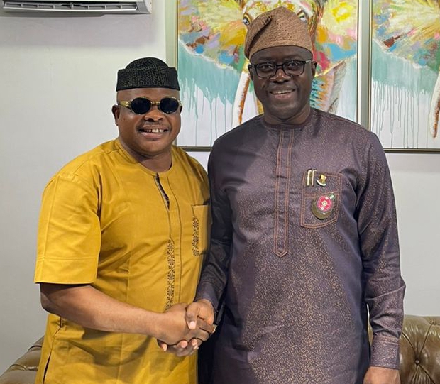 Makinde Pays Another Tranche Of N2bn To APC Ex-LG Chairmen Makinde Pays Another Tranche Of N2bn To APC Ex-LG Chairmen