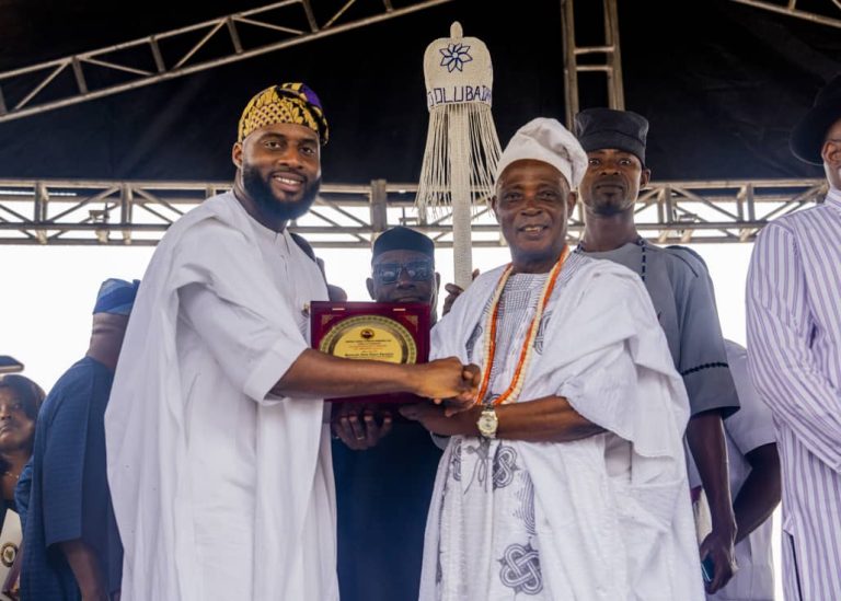 ‎CCII Honours Speaker, Ogundoyin With Outstanding Friend of Ibadan Award