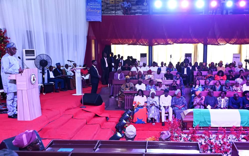 Makinde Promises To Support, Digitise Olunloyo’s Library Makinde Promises To Support, Digitise Olunloyo’s Library