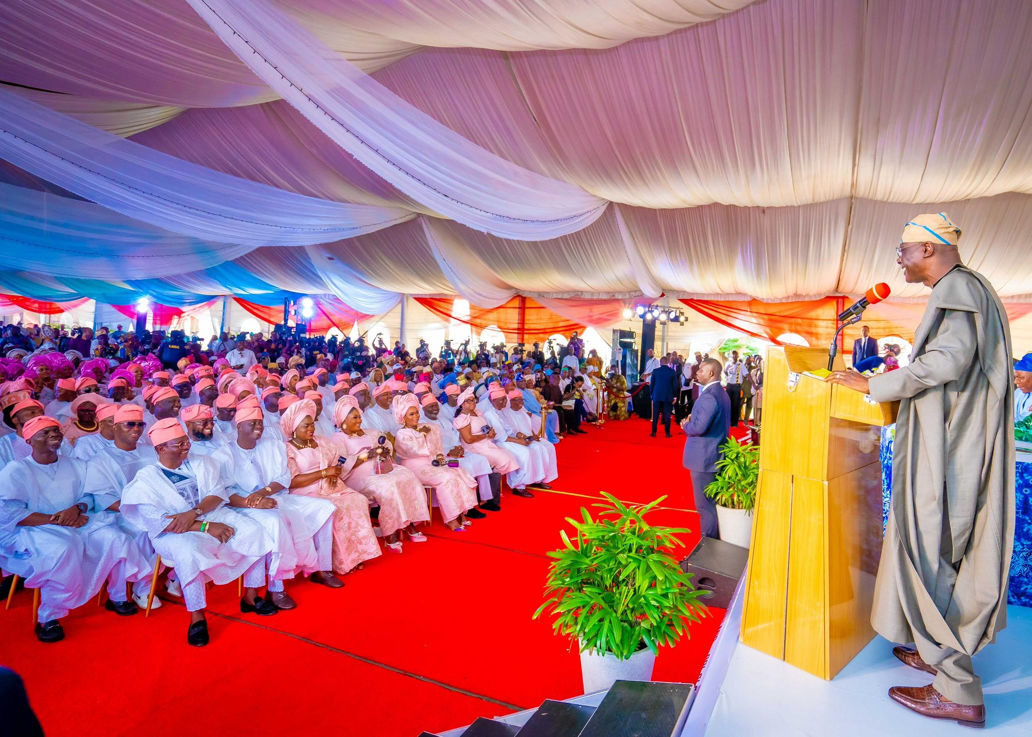 Sanwo-Olu Swears In LG, LCDA Chairmen In Lagos Sanwo-Olu Swears In LG, LCDA Chairmen In Lagos