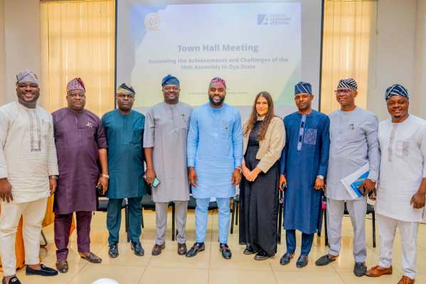 Oyo Speaker Showcases 10th Assembly’s Achievements At KAS Town Hall Meeting 