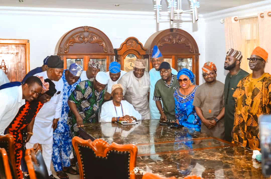 Oyo Assembly Delegation Visit Olubadan-Designate, Oba Rashidi Ladoja Oyo Assembly Delegation Visit Olubadan-Designate, Oba Rashidi Ladoja