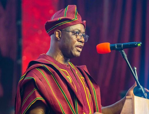 ‘We Can’t Afford To Distort Well-Structured Arrangement’- Makinde, Crowns Oba Sharafa Alli, Two Others ‘We Can’t Afford To Distort Well-Structured Arrangement’- Makinde, Crowns Oba Sharafa Alli, Two Others