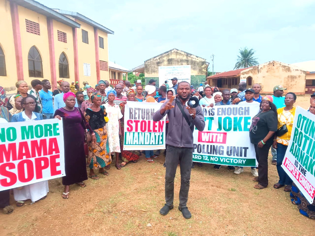 Ibadan SW/NW HoR Primary: APC Members Protest, Demand Announcement Of Hon. Rotimi Ajanaku As Candidate Ibadan SW/NW HoR Primary: APC Members Protest, Demand Announcement Of Hon. Rotimi Ajanaku As Candidate
