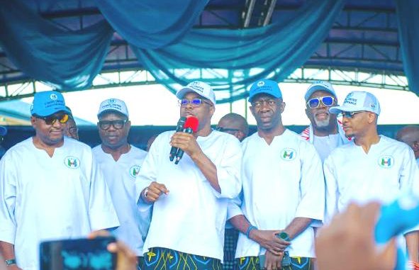 Makinde Receives Thousands of APC Supporters